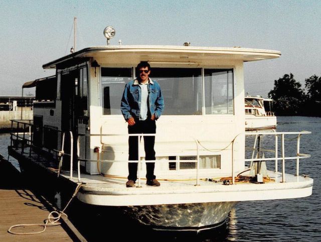 1988 circa Houseboat new-to-me